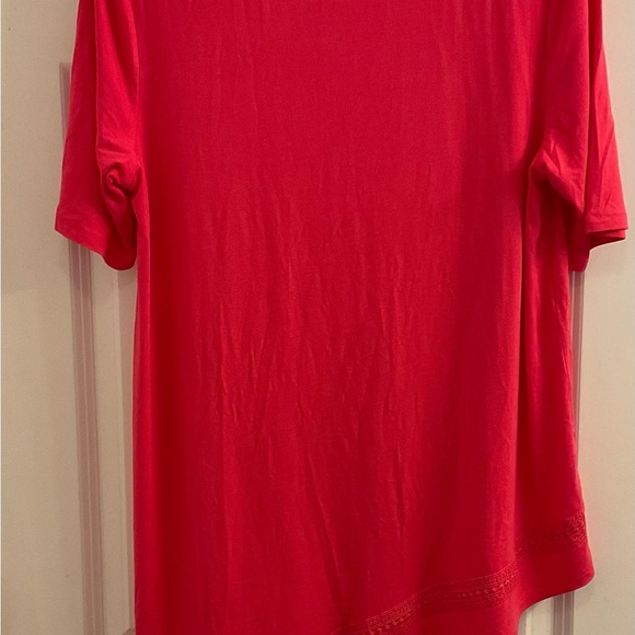 Chico’s Asymmetrical Crochet Hem Top - NWT Chico’s Size 2 / Large Wild Tuberose - Picture 9 of 9